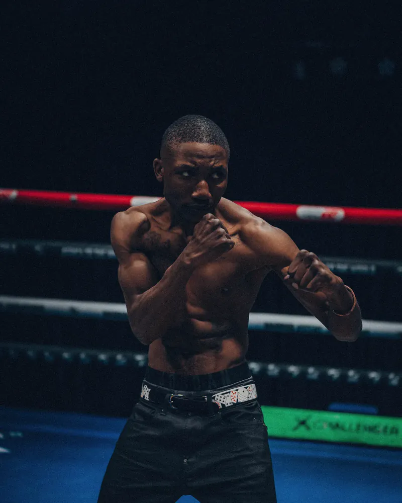 Bhekizizwe Maitse holds a compact boxing guard inside the ring