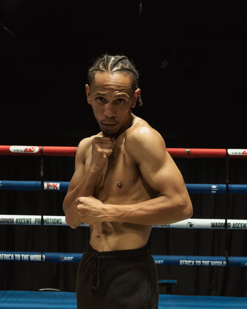 Njabulo Mhlungu holds a compact boxing stance inside the ring
