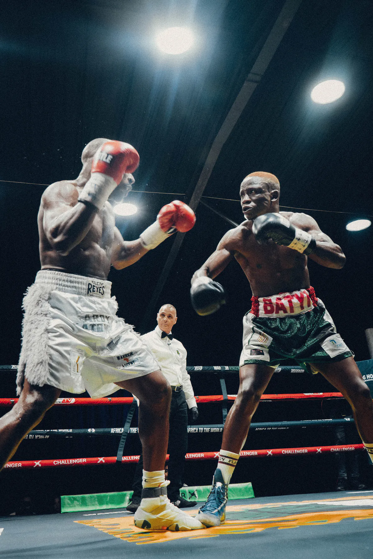 Ardy Katompa and Zolisa Batyi exchange punches at Black Flag